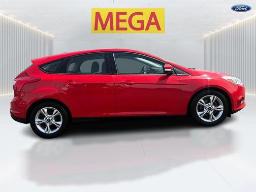 Red 2014 Ford Focus SE