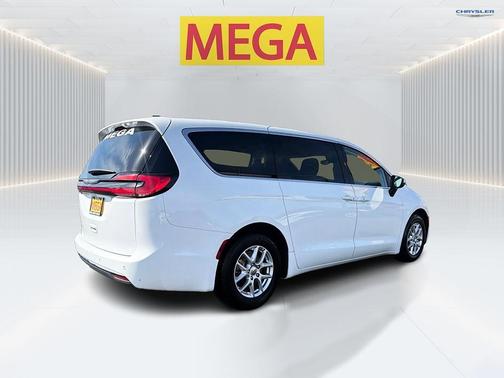 Bright White Clearcoat 2023 Chrysler Pacifica Touring L