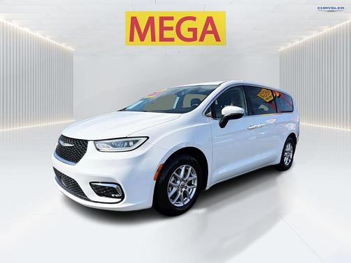 Bright White Clearcoat 2023 Chrysler Pacifica Touring L
