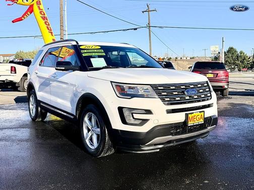 White 2017 Ford Explorer XLT