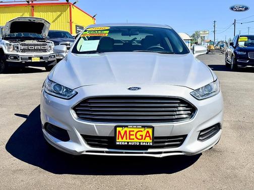 Gray 2016 Ford Fusion SE
