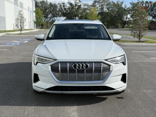 2019 Audi e-tron Prestige