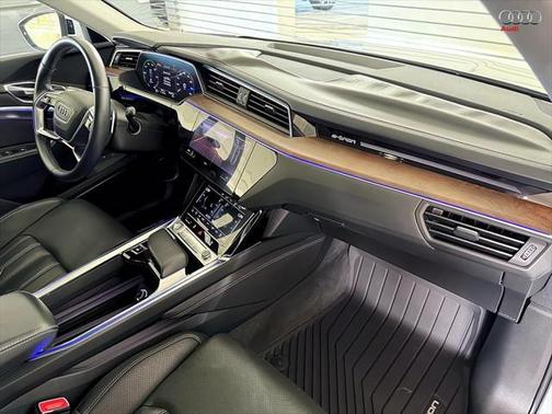 2019 Audi e-tron Prestige
