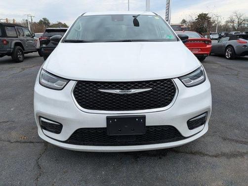 2024 Chrysler Pacifica Touring-L