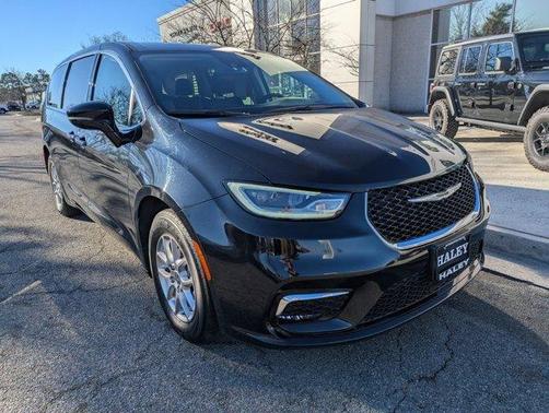 2024 Chrysler Pacifica Touring-L