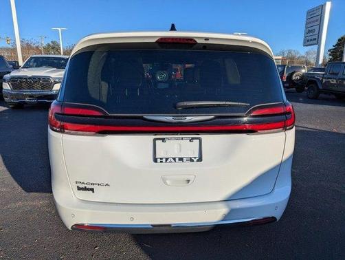 2024 Chrysler Pacifica Touring-L