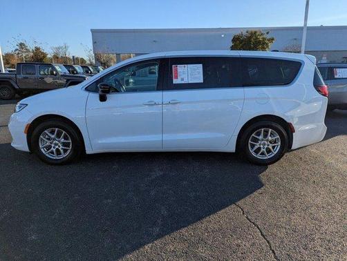 2024 Chrysler Pacifica Touring-L