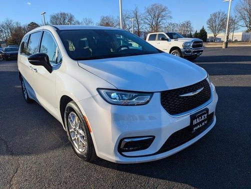 2024 Chrysler Pacifica Touring-L