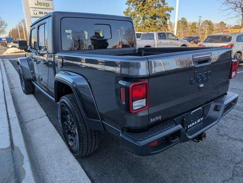 2022 Jeep Gladiator Sport