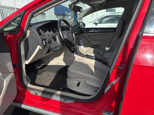 2017 Volkswagen Golf Alltrack TSI SE