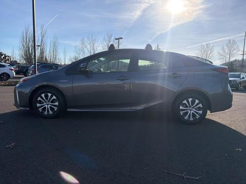 2021 Toyota Prius LE