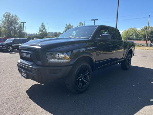 2024 RAM 1500 Classic Warlock Crew Cab 4x4 5'7' Box