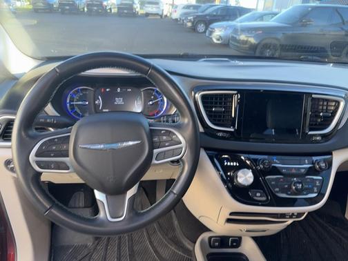 2018 Chrysler Pacifica Hybrid Touring L