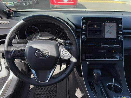 2022 Toyota Avalon Hybrid XSE