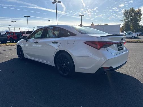 2022 Toyota Avalon Hybrid XSE