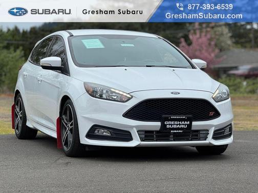 Oxford White 2017 Ford Focus ST