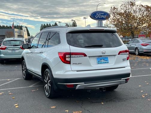 Photo 5 of 28 of 2020 Honda Pilot Touring 8-Passenger