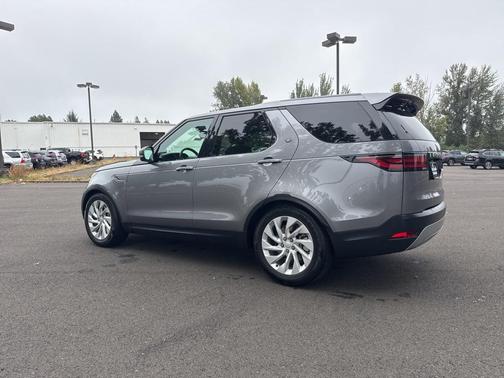 2024 Land Rover Discovery P300 S