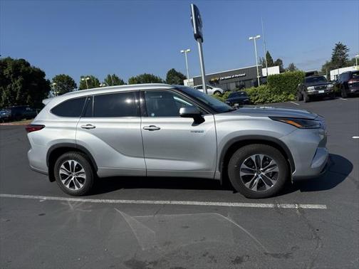 2021 Toyota Highlander Hybrid XLE