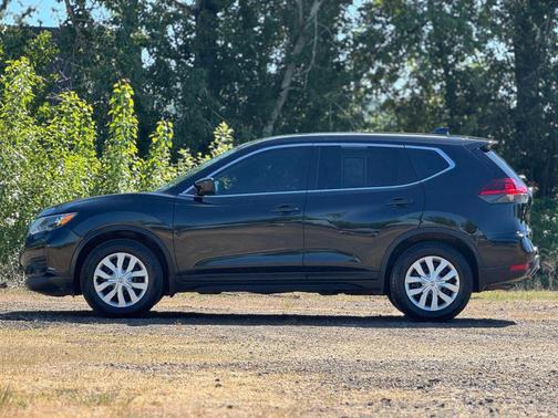 Magnetic Black 2018 Nissan Rogue S