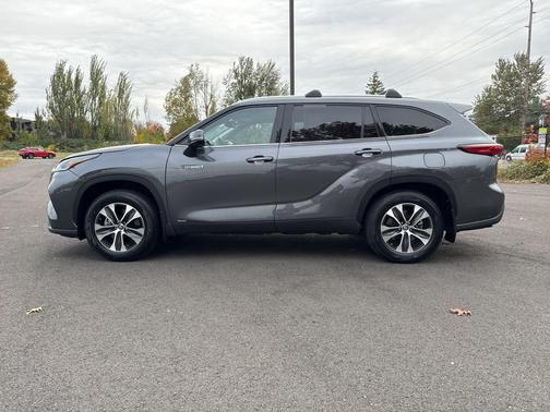 2020 Toyota Highlander Hybrid XLE