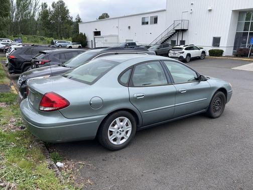 2006 Ford Taurus SE