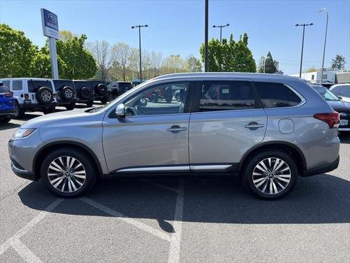 2020 Mitsubishi Outlander SE