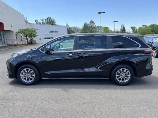 2021 Toyota Sienna LE