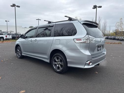 2020 Toyota Sienna SE