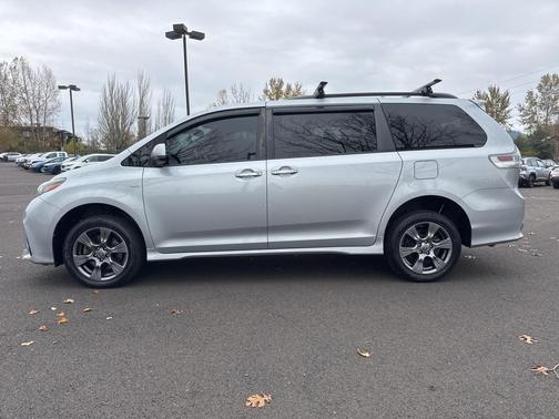 2020 Toyota Sienna SE