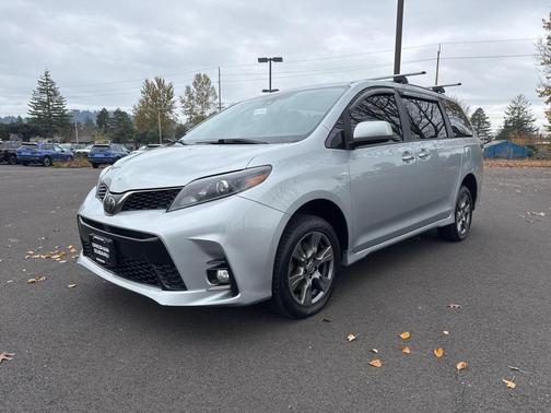 2020 Toyota Sienna SE