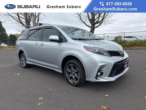 2020 Toyota Sienna SE