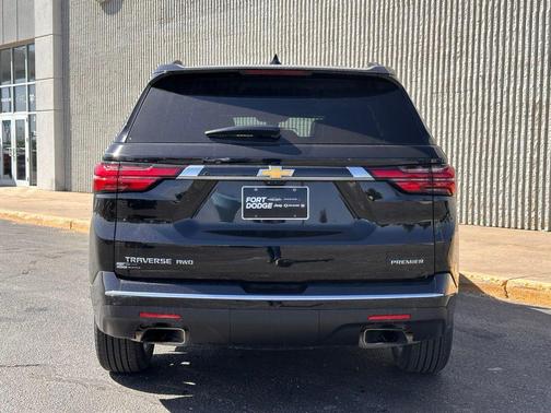 Mosaic Black Metallic 2023 Chevrolet Traverse Premier