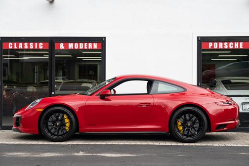 2019 Porsche 911 Carrera 4 GTS