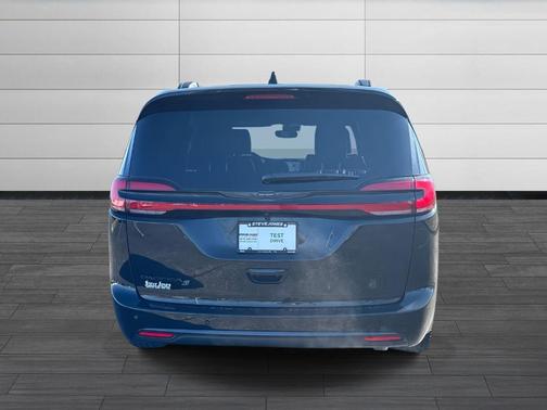 Diamond Black 2026 Chrysler Pacifica Select