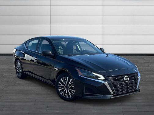 Black 2024 Nissan Altima 2.5 SV