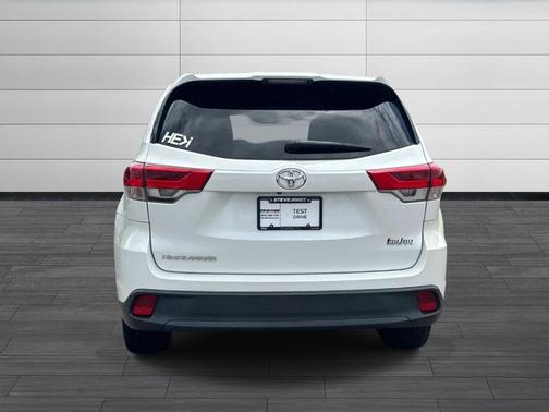 Blizzard Pearl 2018 Toyota Highlander LE