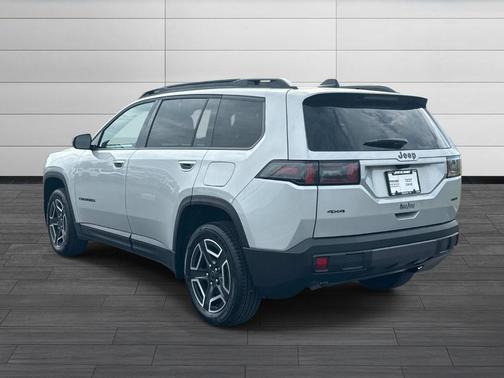 Silver Zynith Clearcoat 2026 Jeep Cherokee LAREDO/LIMITED