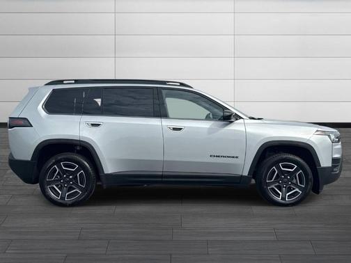 Silver Zynith Clearcoat 2026 Jeep Cherokee LAREDO/LIMITED