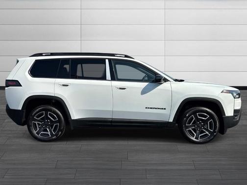 Bright White Clearcoat 2026 Jeep Cherokee LAREDO/LIMITED