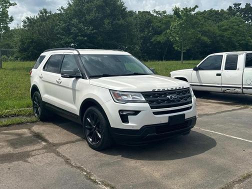 White Platinum Clearcoat Metallic 2019 Ford Explorer XLT