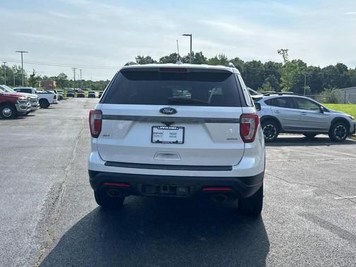 White Platinum Clearcoat Metallic 2019 Ford Explorer XLT