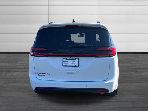 Bright White Clearcoat 2026 Chrysler Pacifica Select