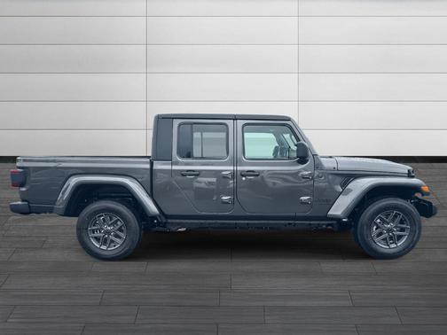 Granite Crystal Clearcoat Metallic 2025 Jeep Gladiator Sport