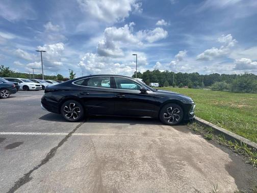 Onyx Black 2024 Hyundai SONATA SEL