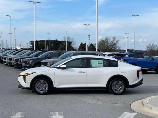 Snow White Pearl 2026 Kia K4 LX