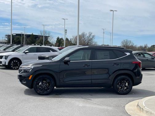 Fusion Black 2026 Kia Seltos EX