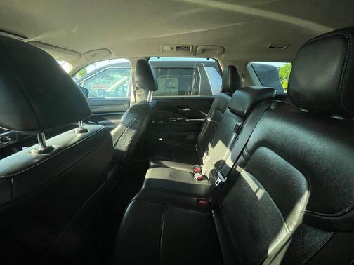 Scarlet 2024 Nissan Pathfinder SL 4WD