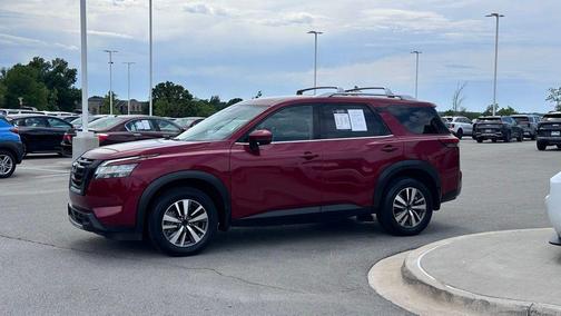 Scarlet 2024 Nissan Pathfinder SL 4WD