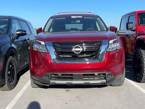 Scarlet 2024 Nissan Pathfinder SL 4WD